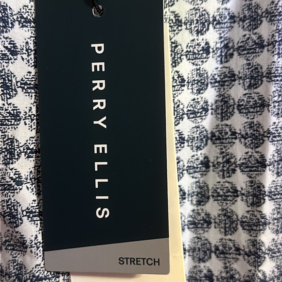 Perry Ellis stretch, button down shirt - Picture 4 of 7